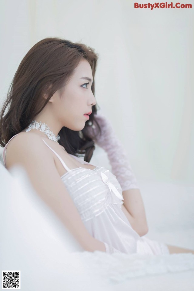 Beautiful Soraya Suttawas dreamily beautiful in white pajamas (18 photos) No.5e784a